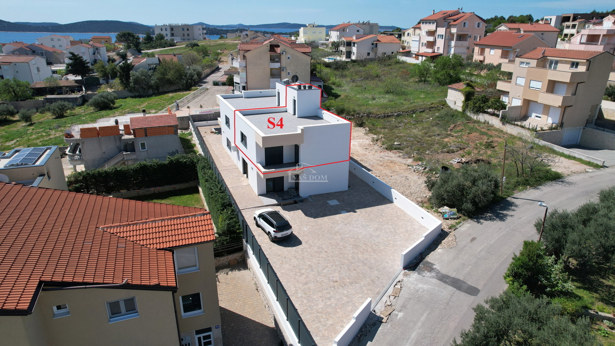 Vodice - Stan S4 s krovnom terasom, panoramski pogled na more