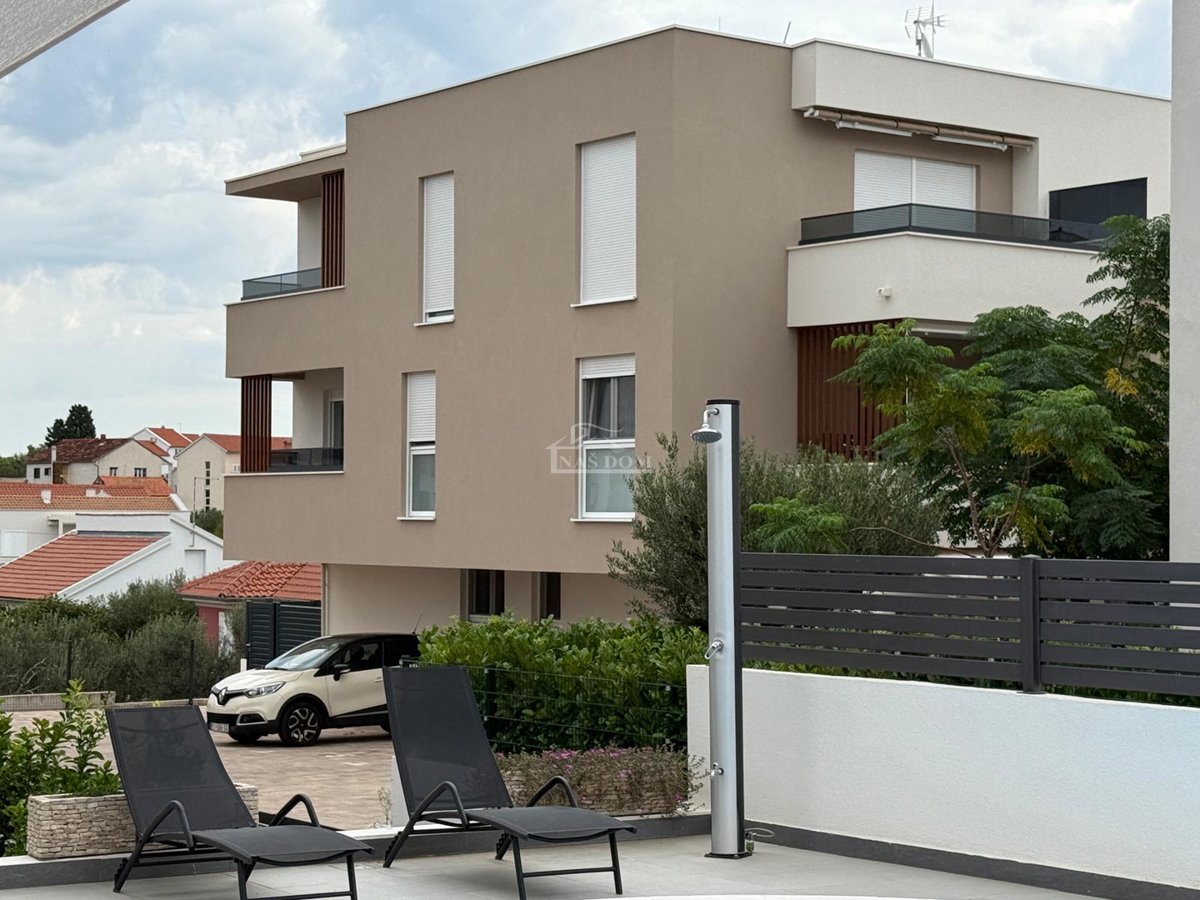 Vodice- namješten dvosoban stan u blizini centra Vodica