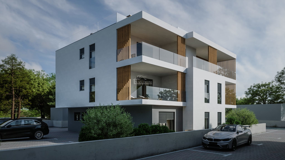 Vodice - N2, Stan S1 s vrtom, 800m od plaže