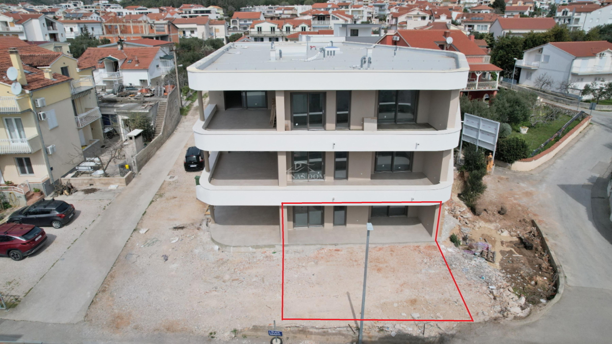 Vodice - Luksuzni stan S2 s vrtom, samo 50m od plaže