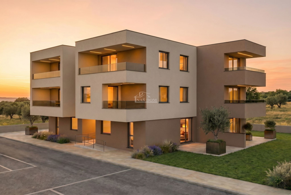 Vodice - Dvosoban stan S3 s vrtom, mirna lokacija