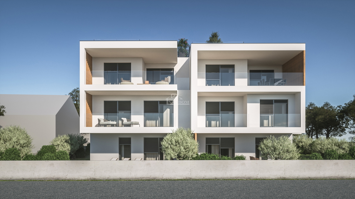 Vodice - Apartman A2 u prizemlju s dvorištem, 800m od plaže