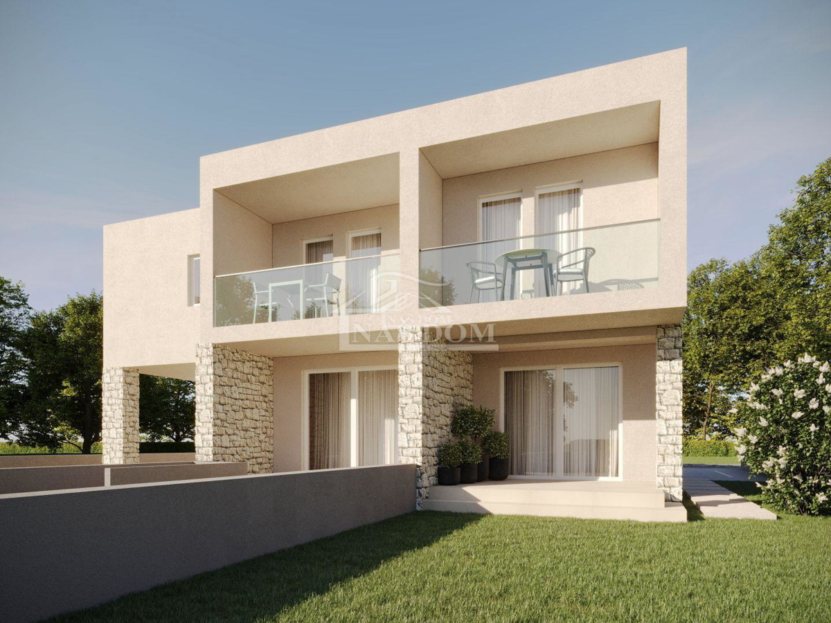 Vodice - *NOVOGRADNJA* dvoetažni stan s vrtom , 300 m od plaže