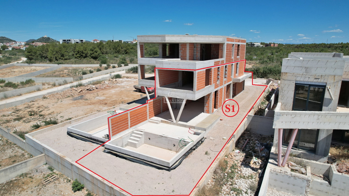 Vodice - Luksuzni dvoetažni stan S1 s bazenom i vrtom