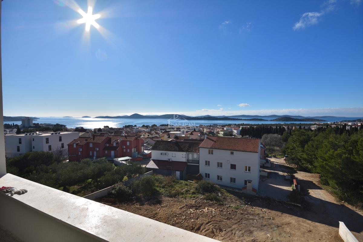 Vodice - Luksuzni stan S9 s dvije spavaće sobe, lift, pogled na more, drugi kat