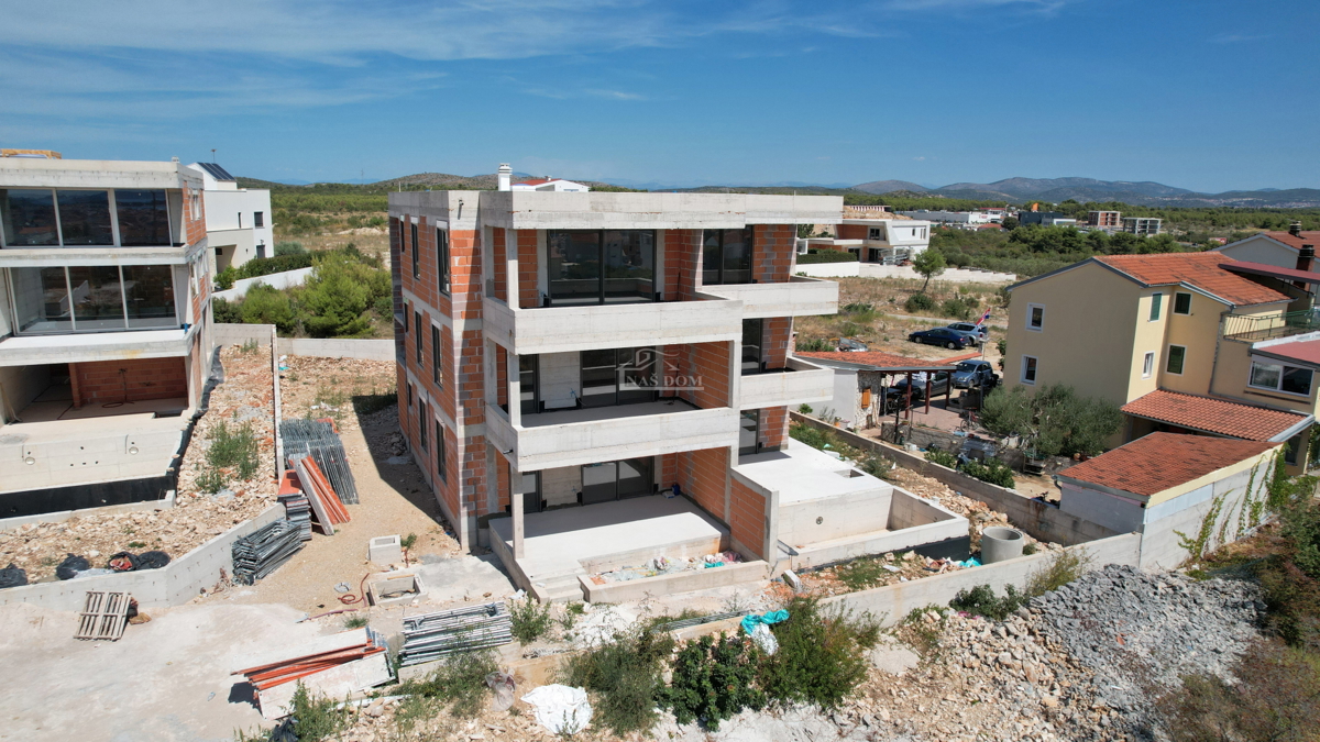 Vodice - Luksuzno stanovanje S1 z vrtom na mirni lokaciji, novogradnja