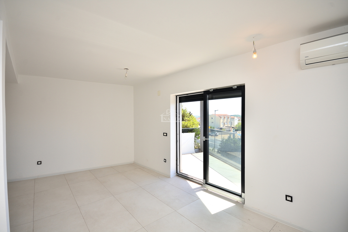 Vodice - stan 82,16 m2, 600 m od centra