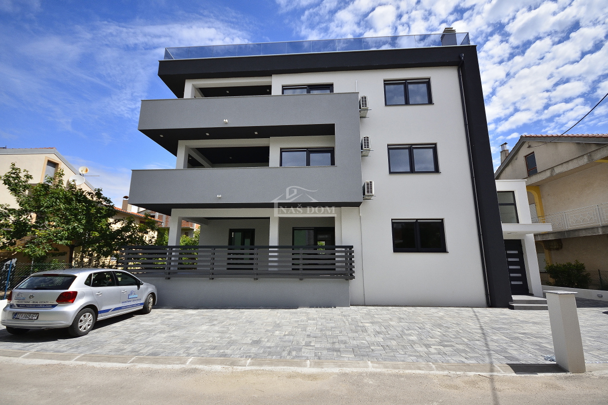 Vodice - Luksuzni penthouse s strešno teraso