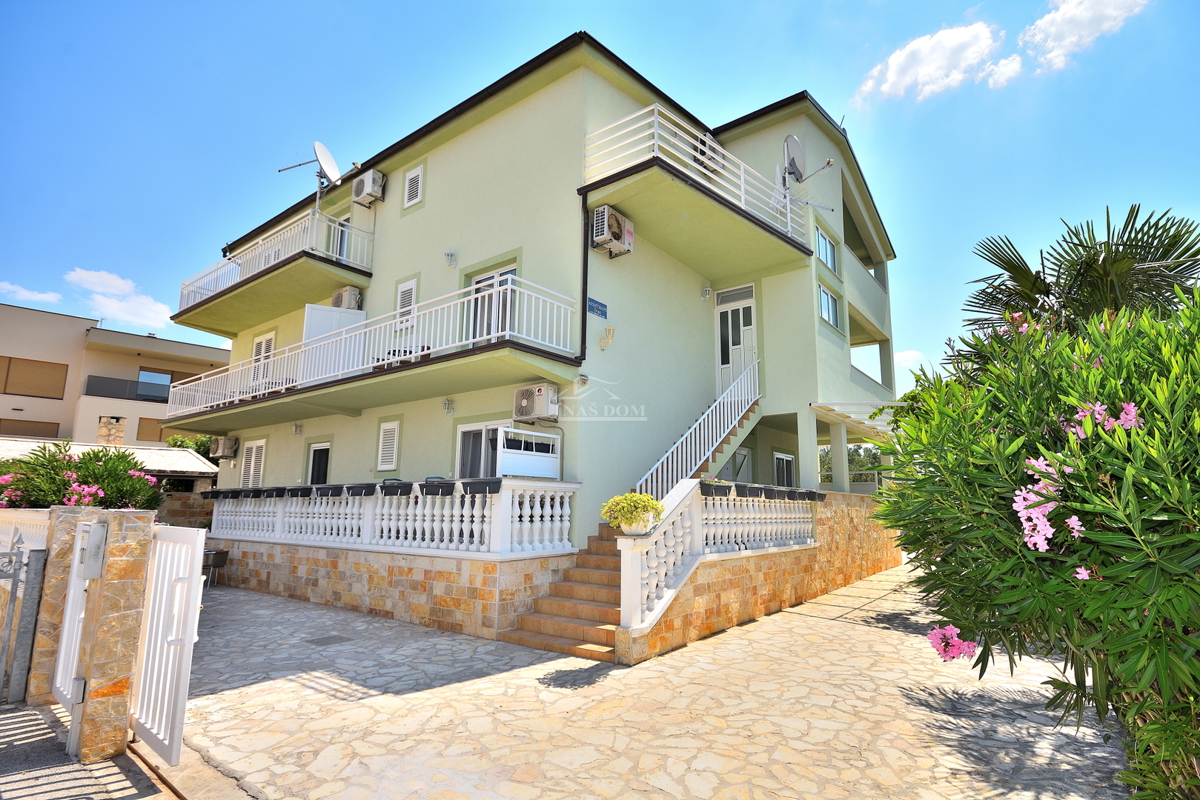 Vodice – opportunity! Entire-floor apartment arranged as 3 apartments