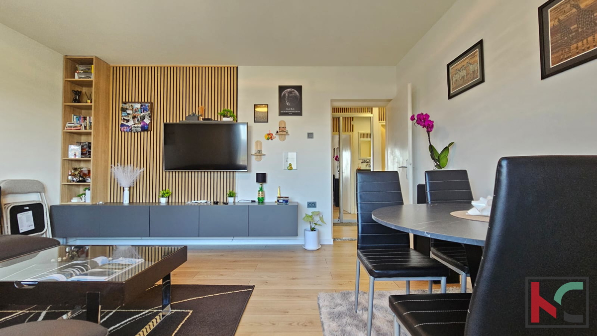 Pula, wider center, classic two-room apartment 52 m2 in a great location