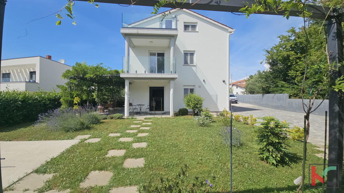 Poreč, Žbandaj, Dvoetažni Stan Sa Vrtom #Prodaja