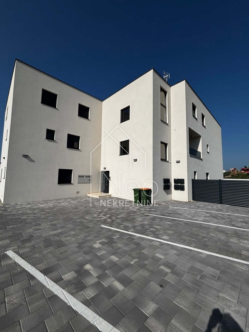 Dvoetažni stan u novogradnji, Vodice