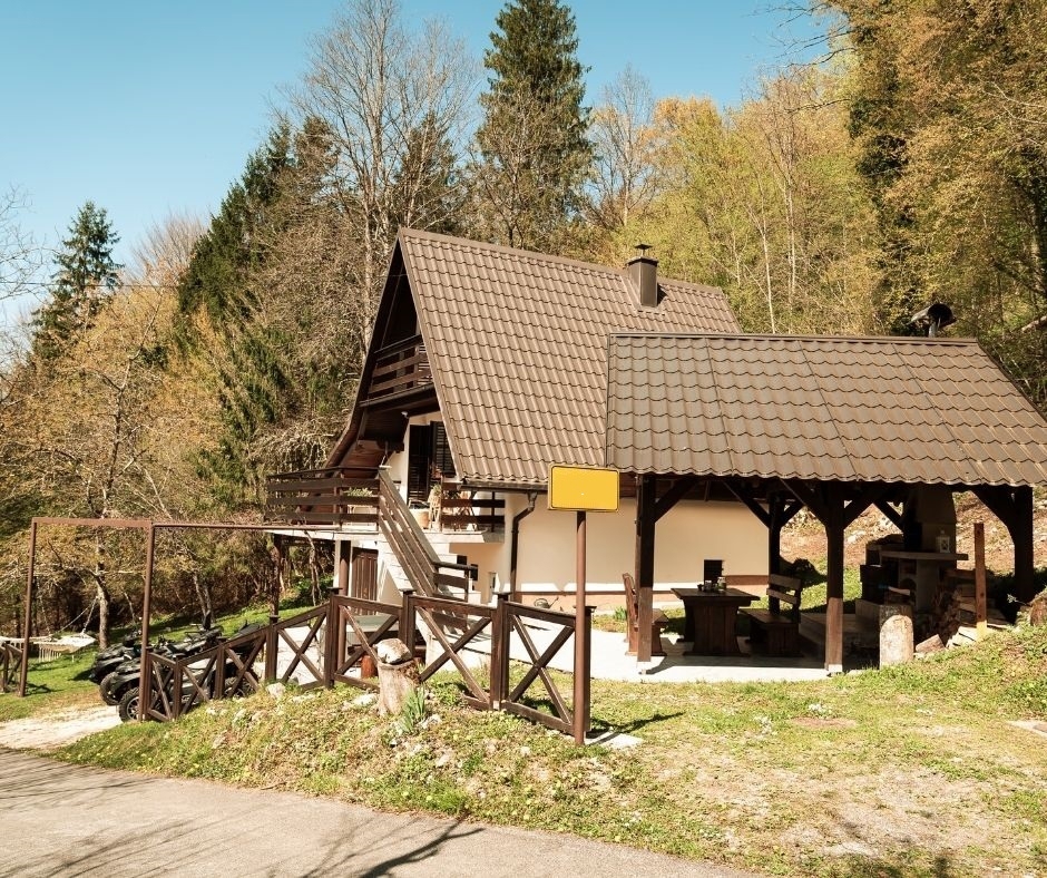 Gorski kotar, vikendica okružena šumom – 3