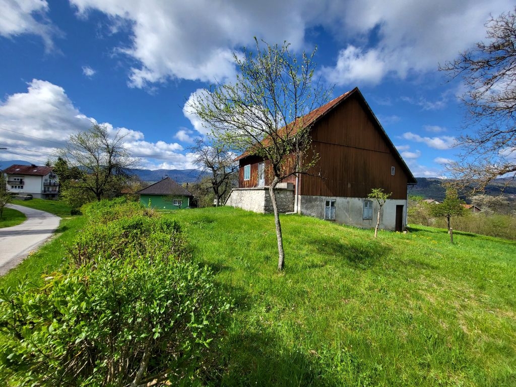 Gorski kotar, Vrbovsko, starija kuća sa velikom okućnicom – 3