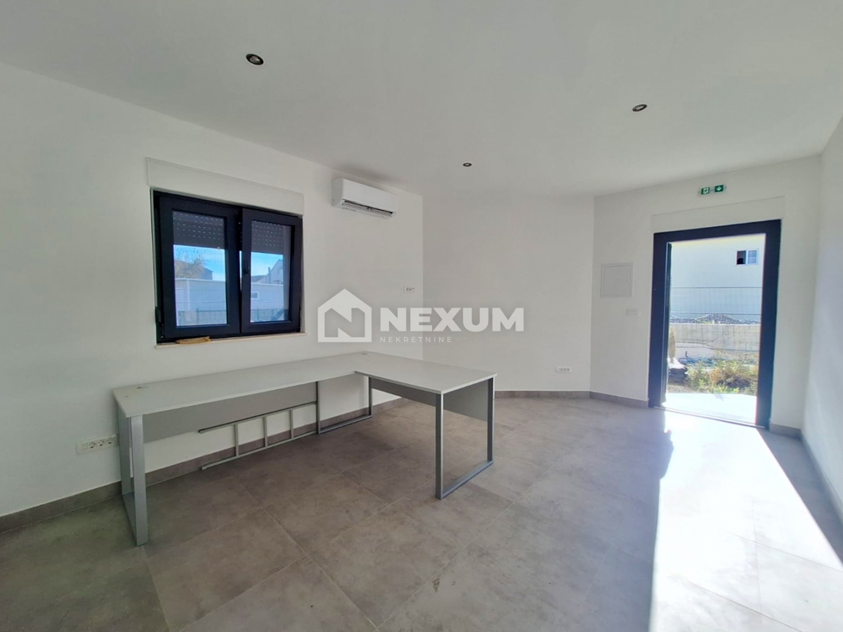 Locale commerciale KAŠTELA, 145.000 €