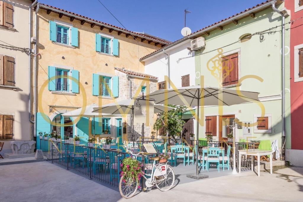 Locale commerciale FAŽANA, 1.800.000 €