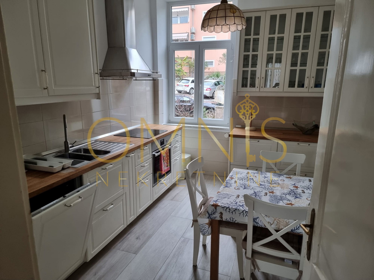 Appartamento OPATIJA, 1.350 €