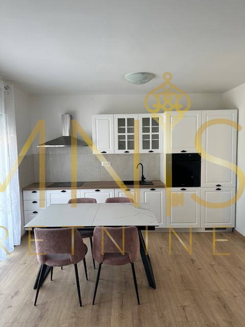 Appartamento VIŠKOVO, 800 €