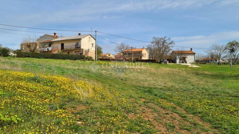 Terreno KAROJBA, 140.000 €