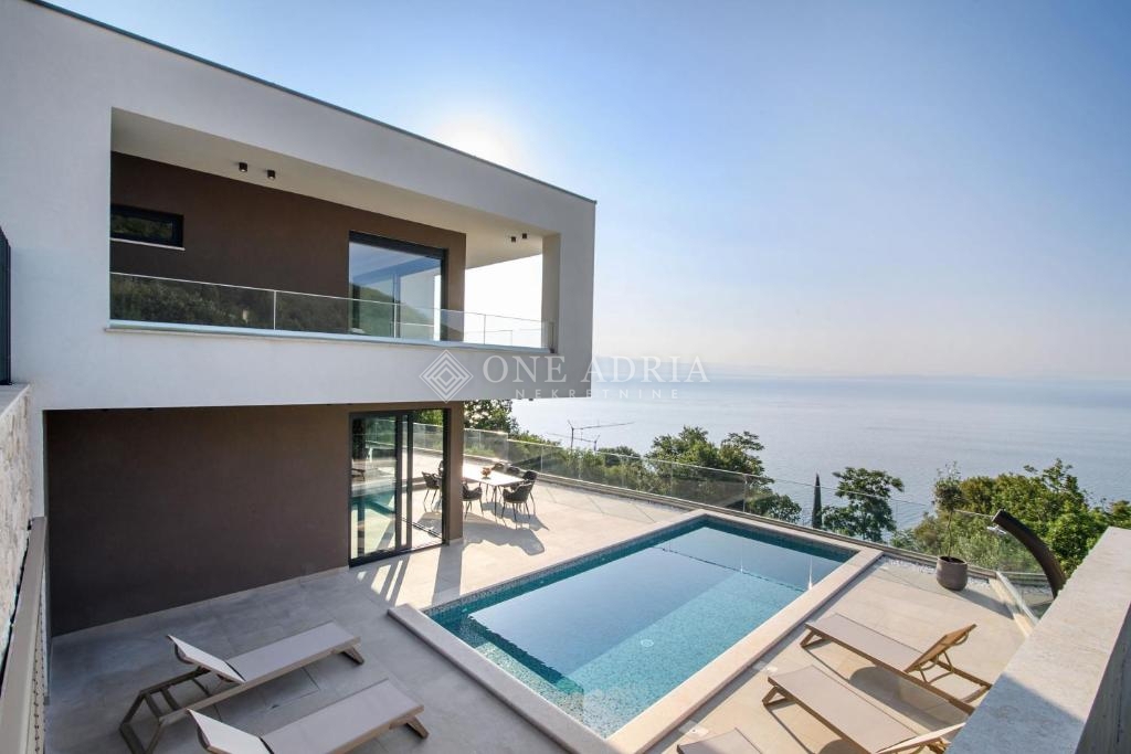 LOVRAN – PREDIVNA VILA SA BAZENOM – 3