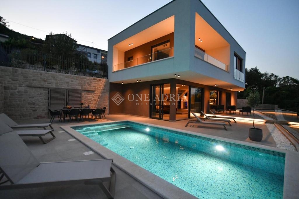 LOVRAN – PREDIVNA VILA SA BAZENOM – 2