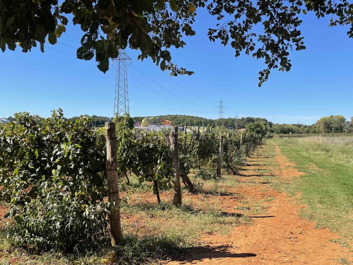 Участок POREČ, 586.000 €