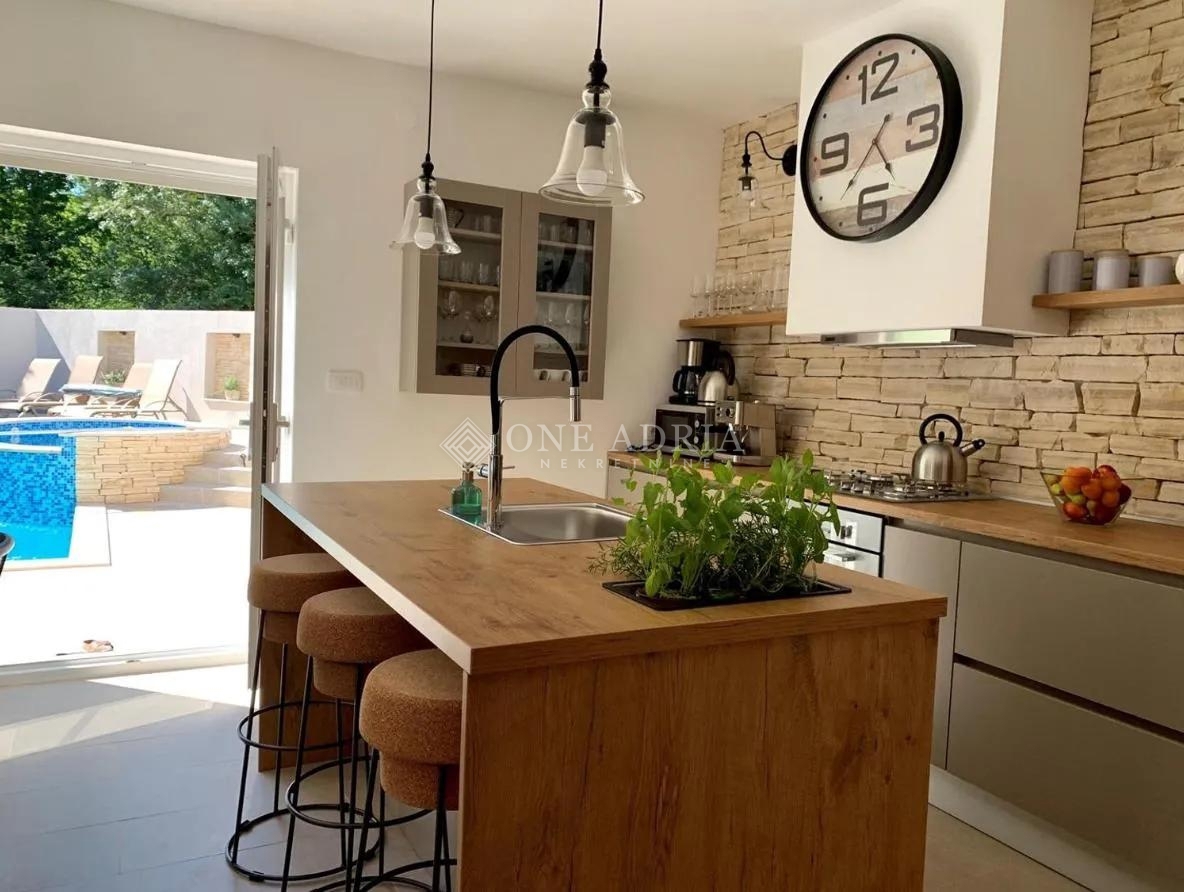 Дом VINODOLSKA OPĆINA, 595.000 €