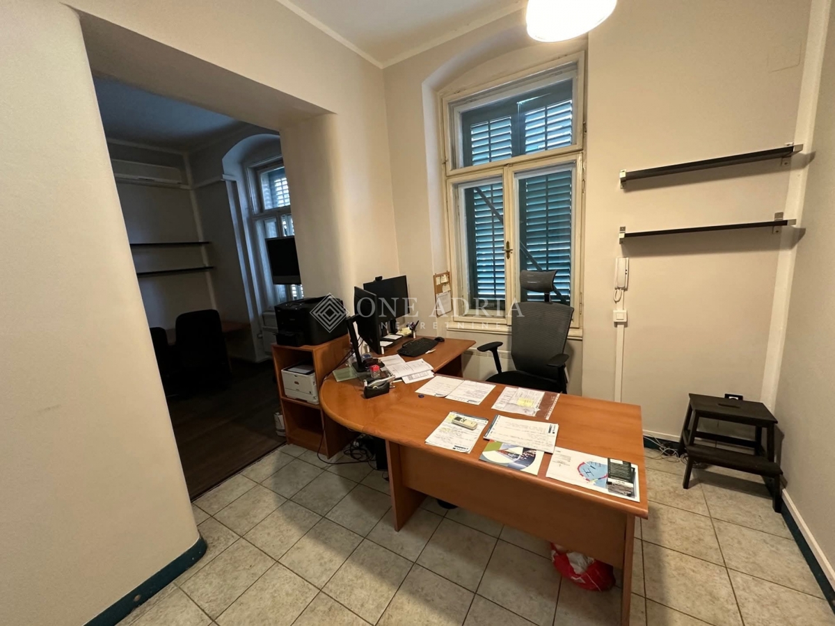 Locale commerciale RIJEKA, 350 €