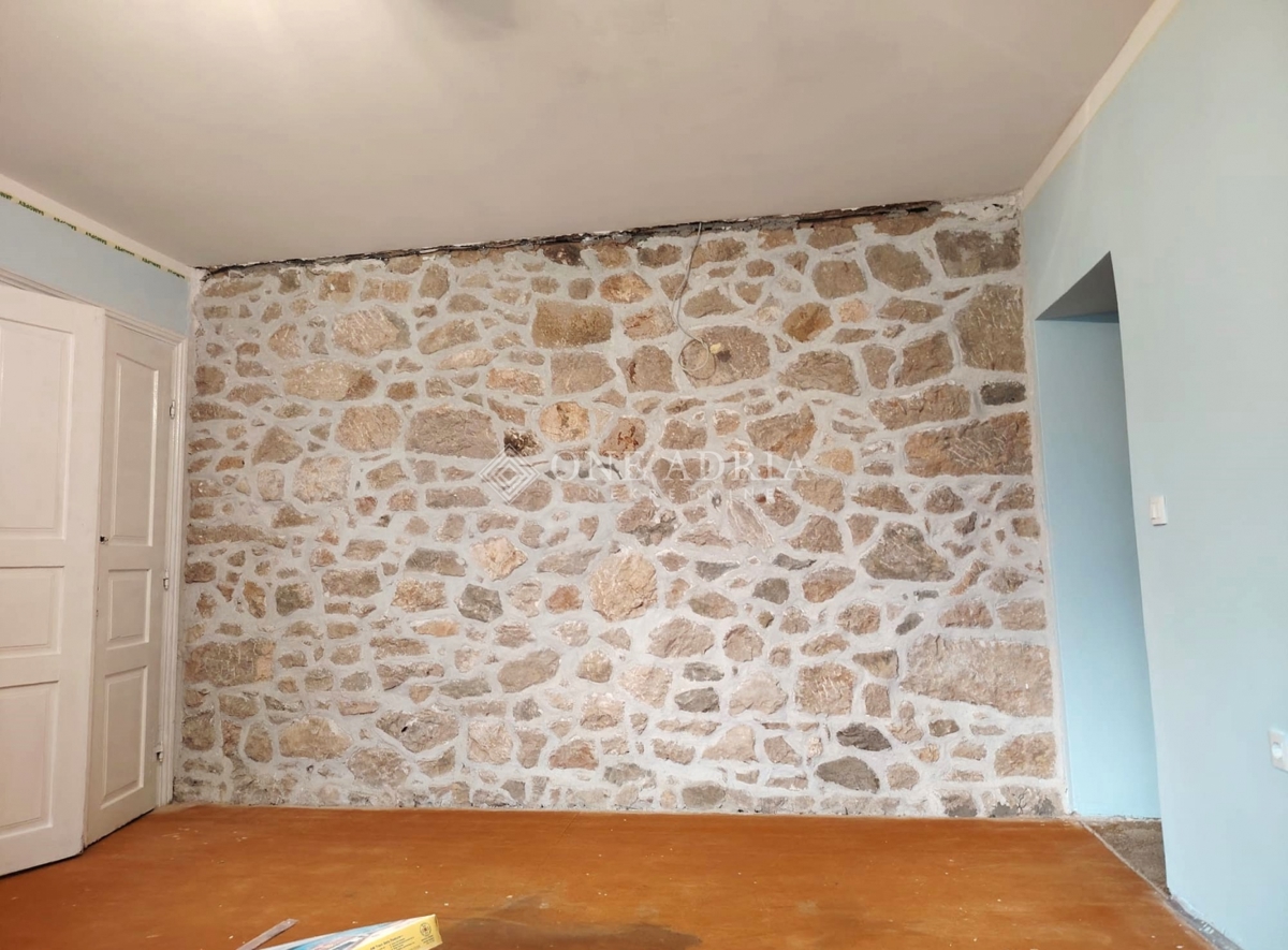 DVIJE KUĆE U NIZU S OKUĆNICOM I POMOĆNIM OBJEKTOM – 3