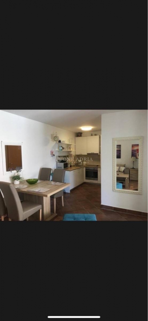 ODLIČAN APARTMAN BLIZU PLAŽE, POGLED SA TERASE – 2