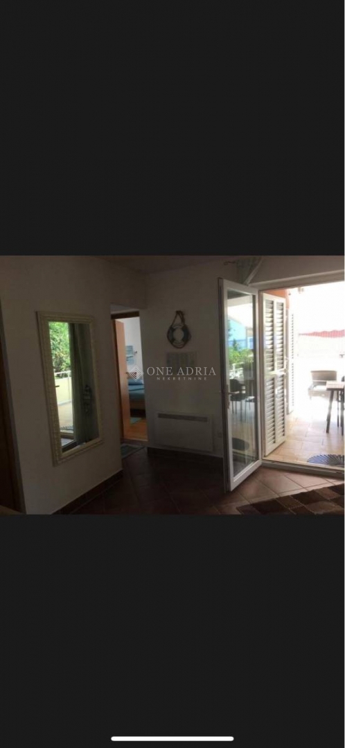 ODLIČAN APARTMAN BLIZU PLAŽE, POGLED SA TERASE – 3