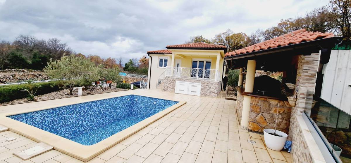 SAMOSTOJEĆA KUĆA S BAZENOM I POGLEDOM NA MORE – 3