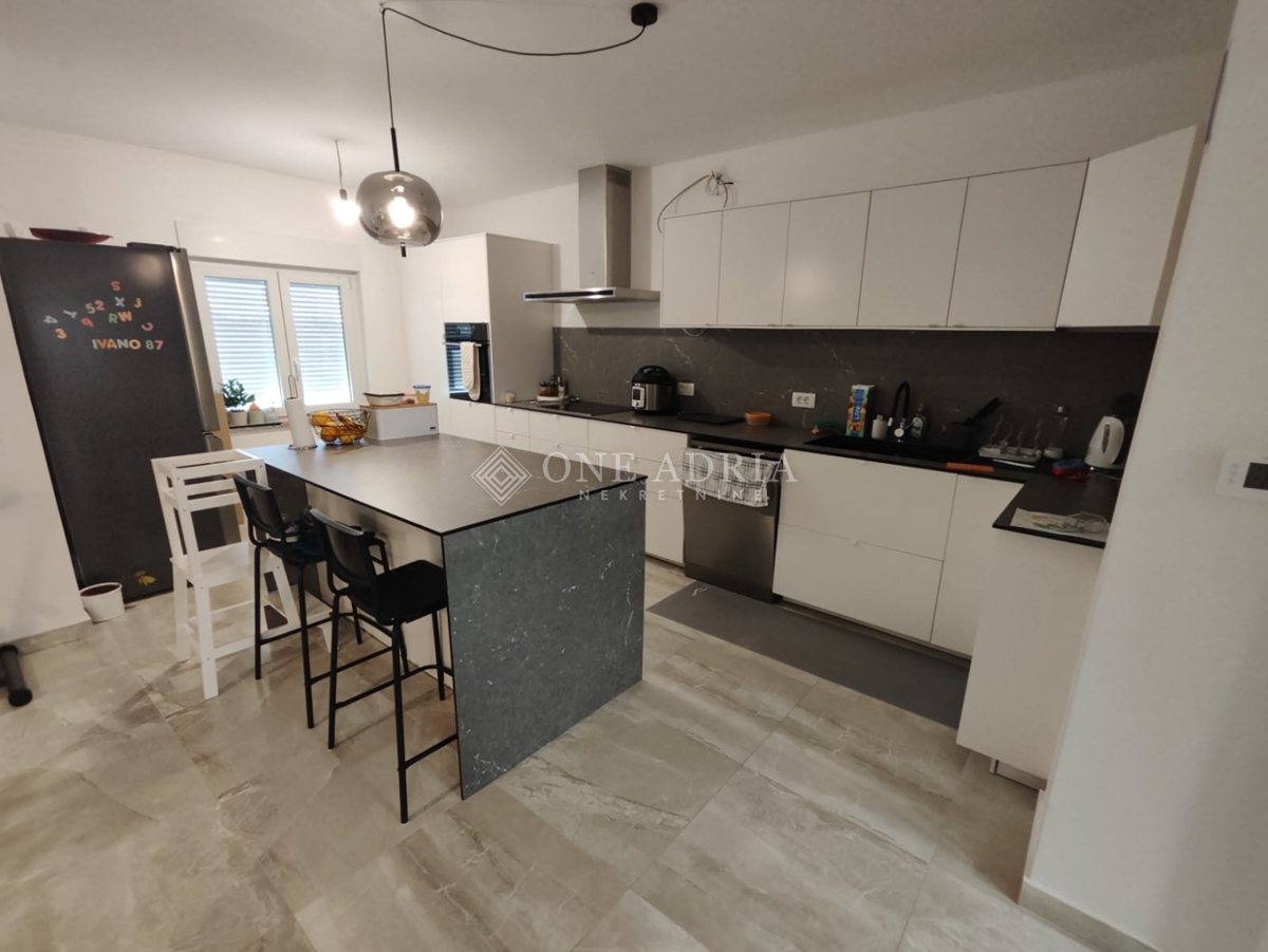 Appartamento VIŠKOVO, 402.000 €