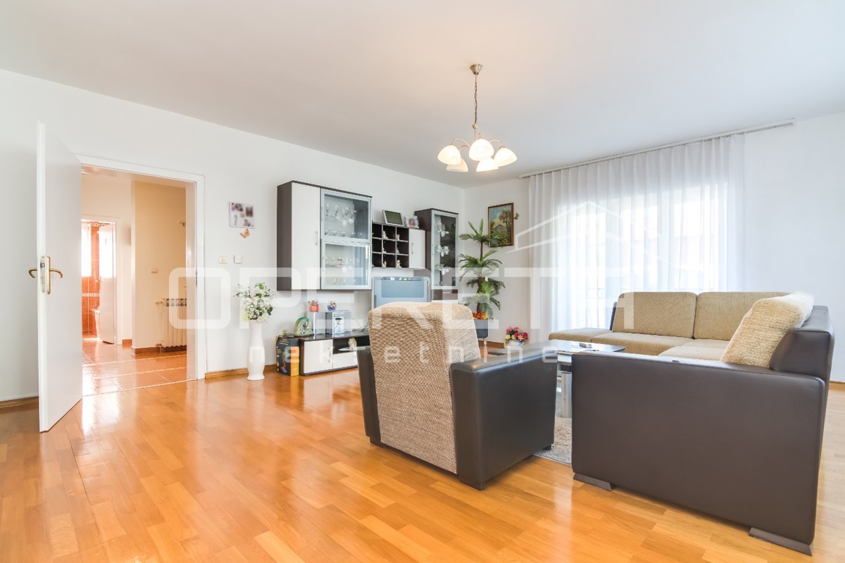 PRODAJA, HIŠA, VELIKA GORICA, GAJEVA, NKP: 325m2, parcela: 857m2 – 2