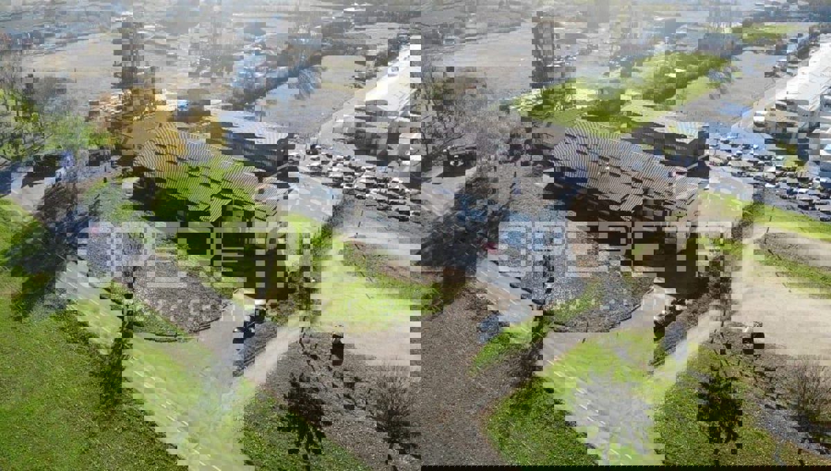 Коммерческая площадь KUTINA, 4.917 €