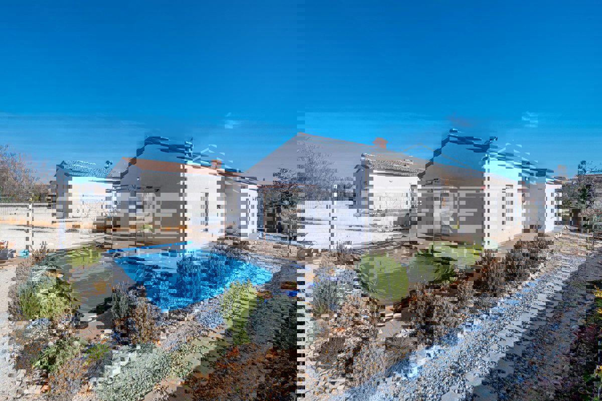 Дом TINJAN, 365.000 €