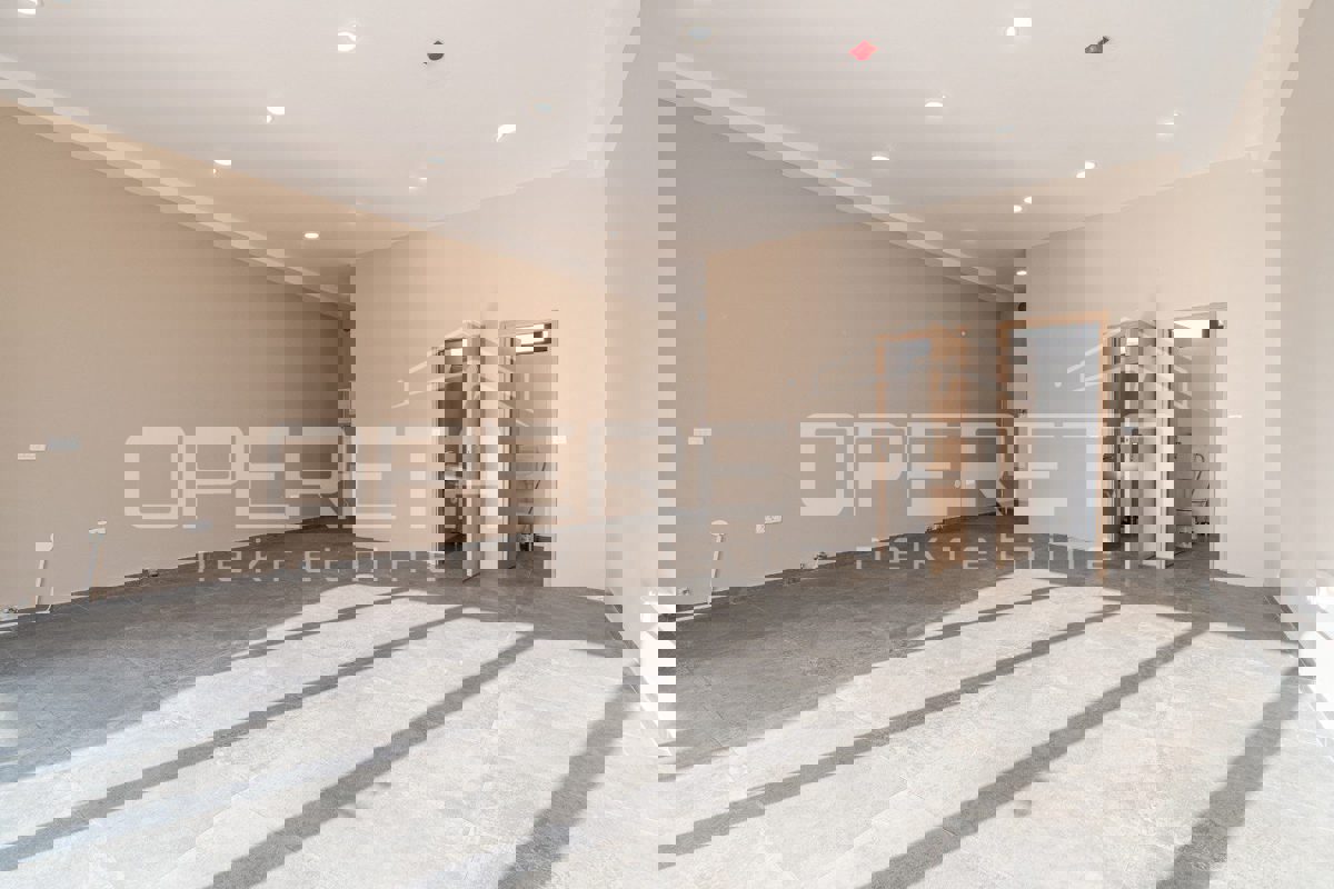 Locale commerciale POREČ, 1.875 €