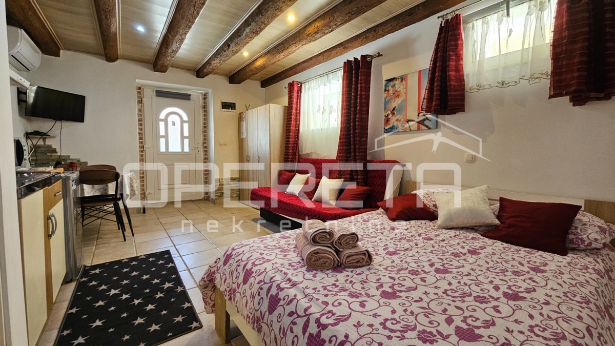 Zadar, Arbanasi – Haus mit Pool und 6 Studio-Apartments – 3