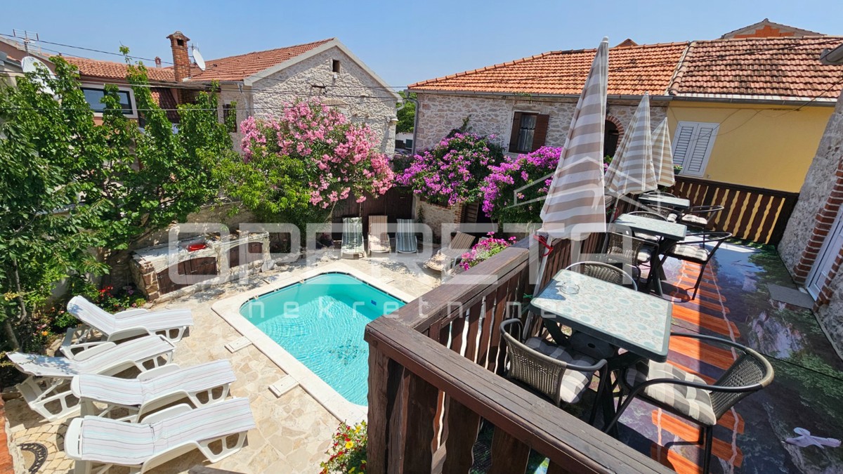 Zadar, Arbanasi – Haus mit Pool und 6 Studio-Apartments – 2