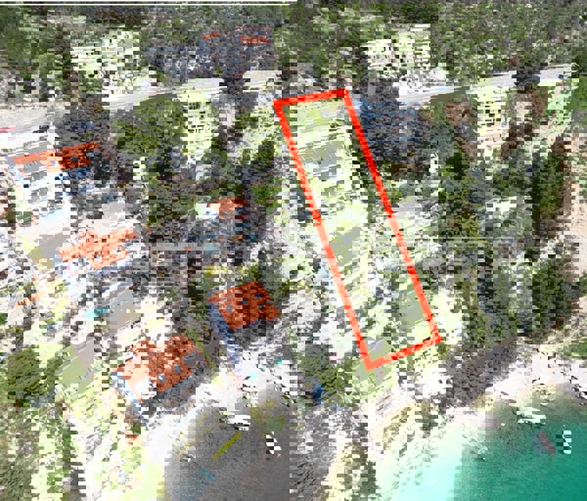 Участок OMIŠ, 750.000 €