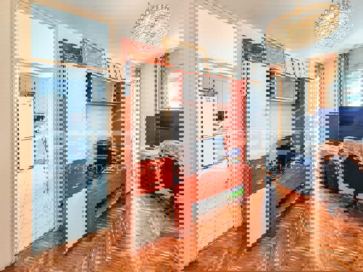 SPLIT