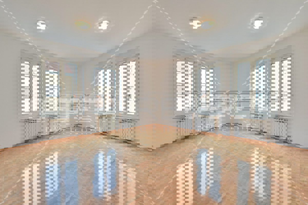 Locale commerciale ZAGREB, 2.000 €