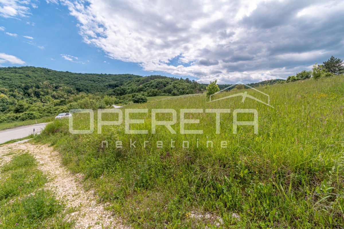 Central Istria-two building plots 1576 m2 – 3