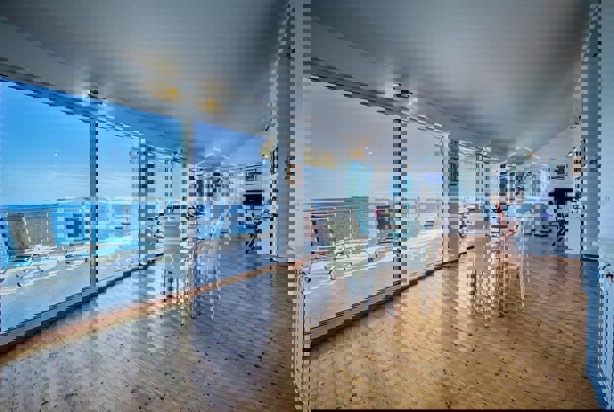 VIS