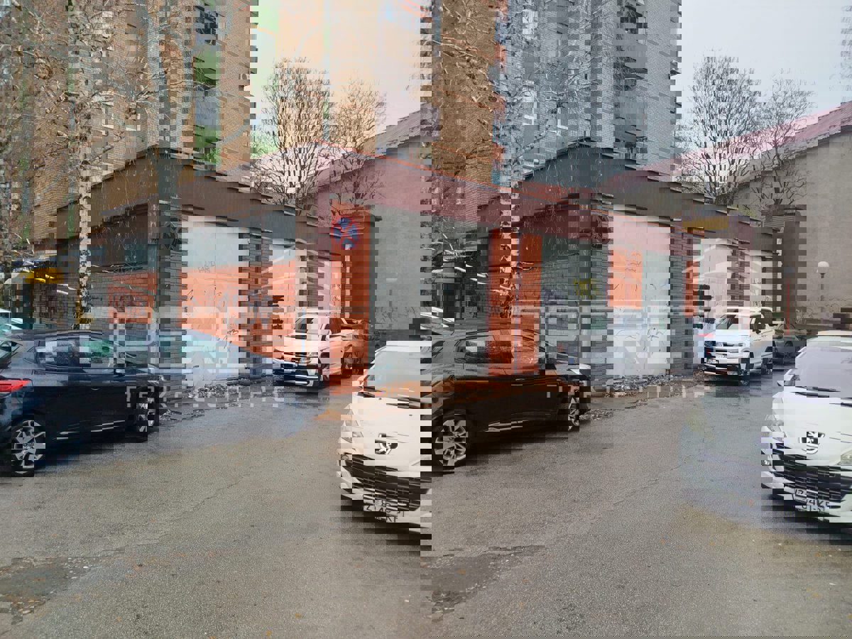 Locale commerciale VARAŽDIN, 260.000 €