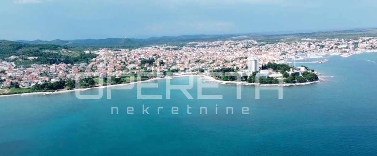 Vodice - prostran moderan stan 125,91m2 s bazenom, novogradnja