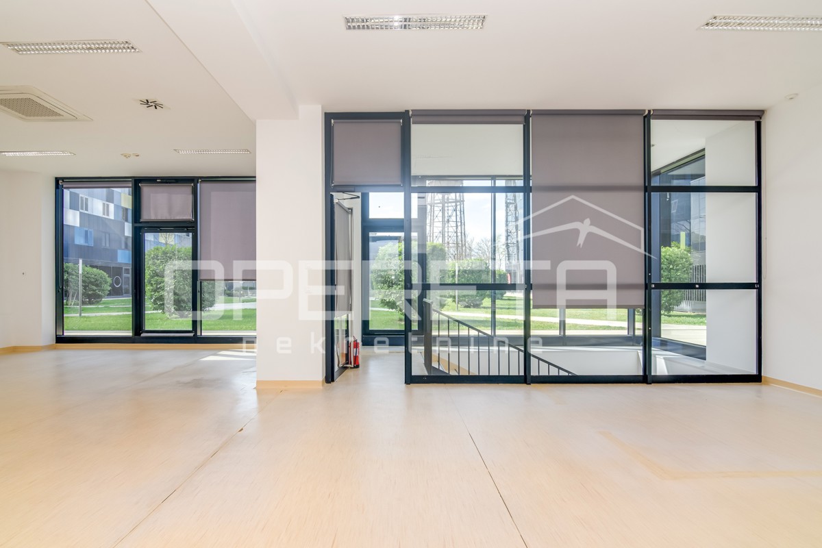 Locale commerciale ZAGREB, 6.800 €