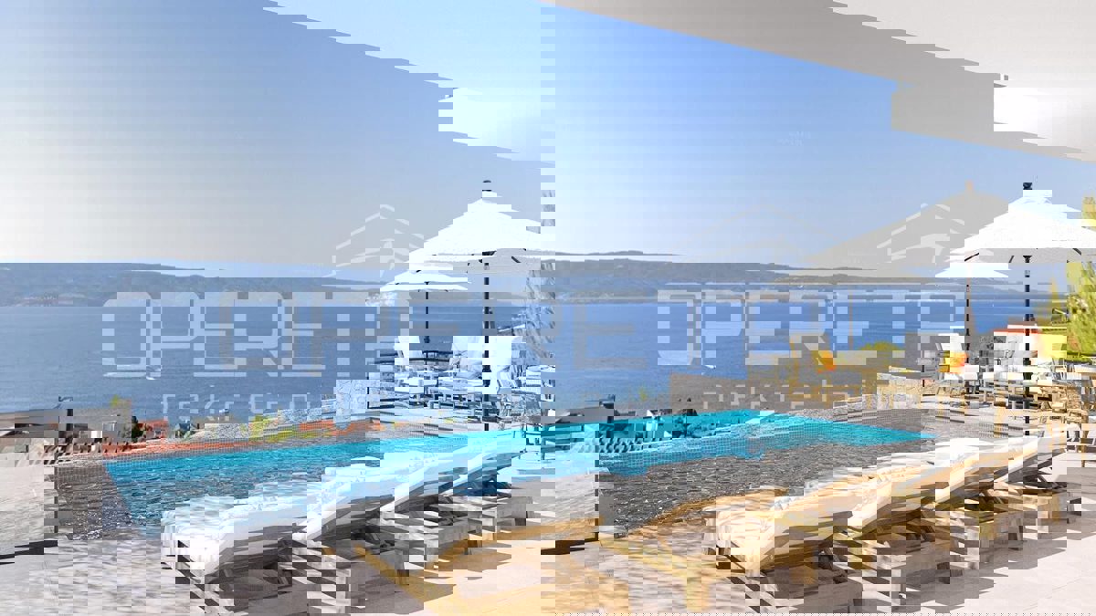 Дом DUGI RAT, 695.000 €