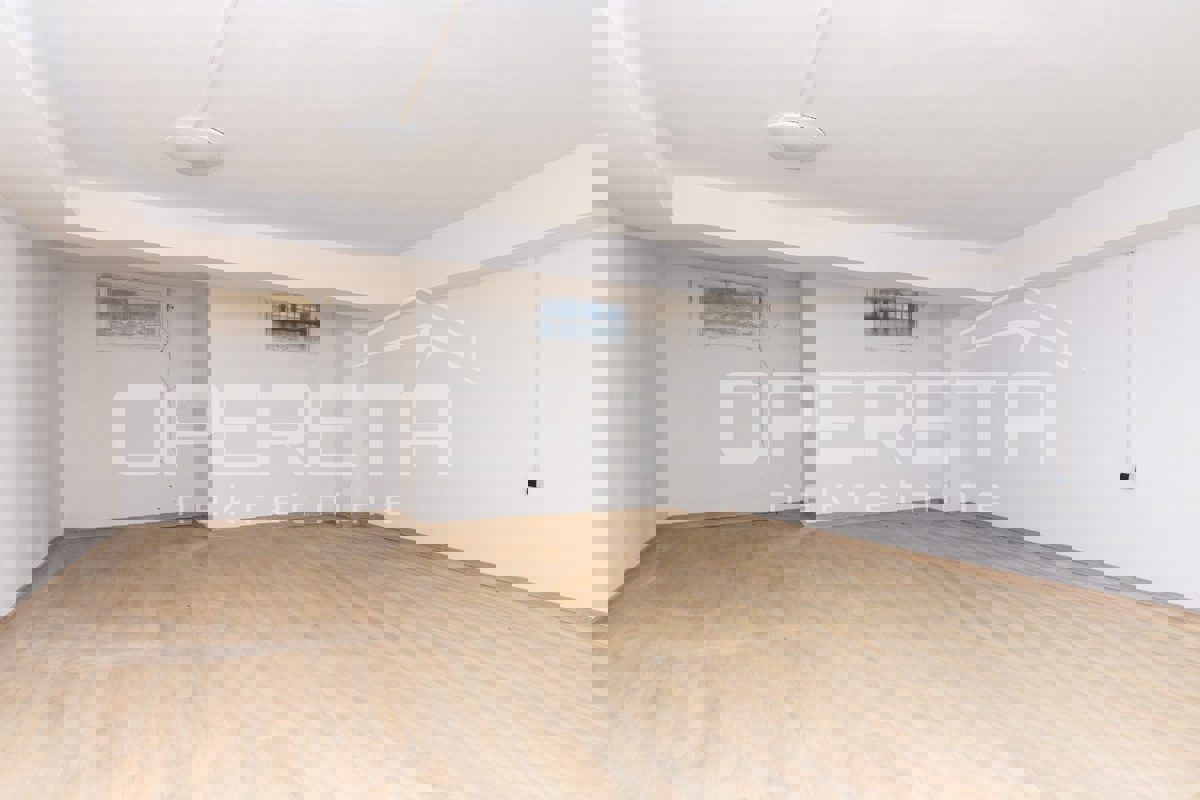 Locale commerciale ZAGREB, 70.000 €