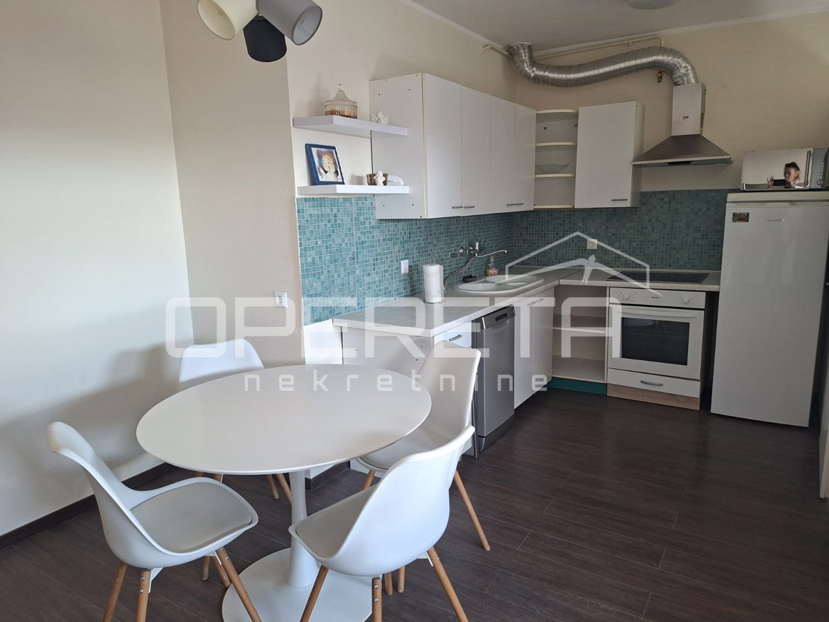 Gemütliche und komplett möblierte Zweizimmerwohnung (40m2) – Banfica – 2